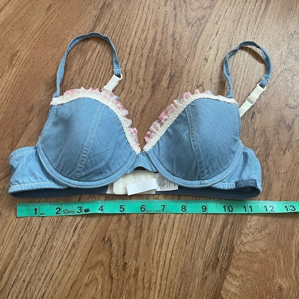 Jessica Simpson bra - Picture 8 of 8